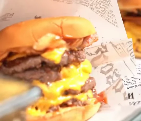Burger di The GroW’s con formaggio fuso